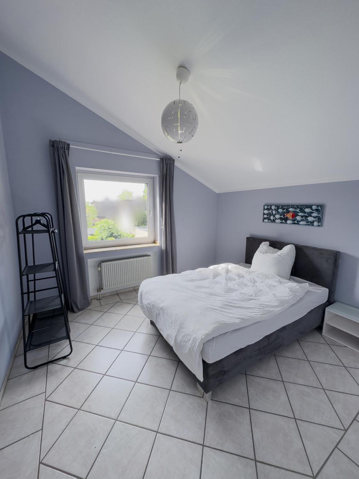 Apartment Ruhiges Juwel: Frisch Renoviert 100 Qm